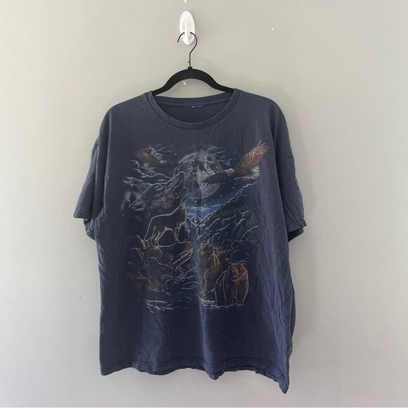 Vintage Graphic T-shirt Nature Scene Wolves Bears Eagles Full Moon Navy Blue - Picture 7 of 7